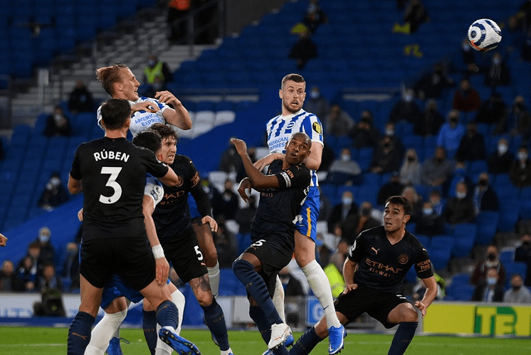 九游体育-瓦伦西亚训练开放日，今夜队长鼓劲引欢呼，英超在即，身体对抗强度拉满