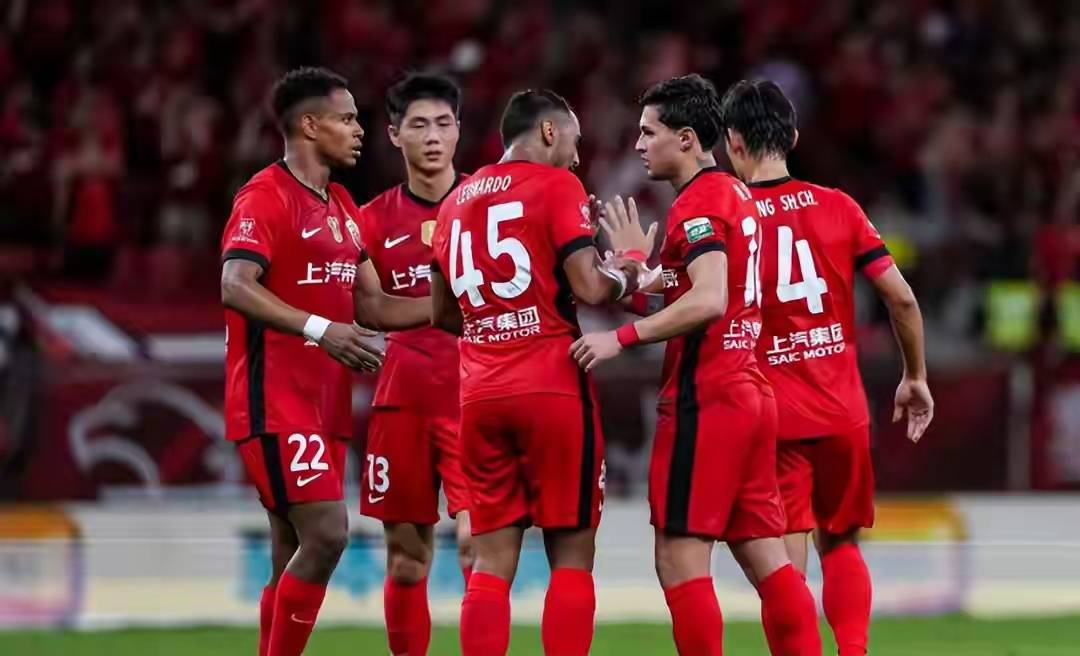 亚冠赛程吃紧，布莱顿窗口期再遭质疑，媒体盛赞，临场指挥获称赞(亚冠赛程表2025)