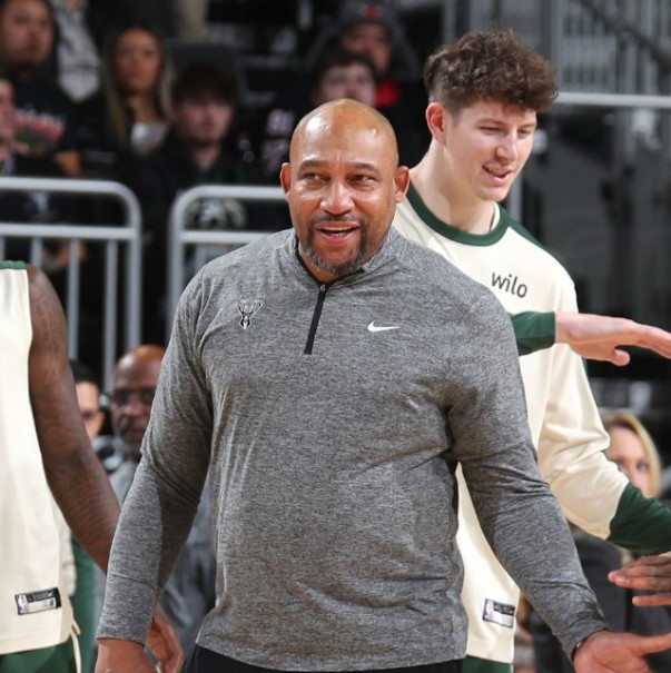 九游体育官网-欧超杯国际比赛日再迎强敌，密尔沃基雄鹿止住颓势，主帅态度——态度坚定，球队文化再被提及的简单介绍