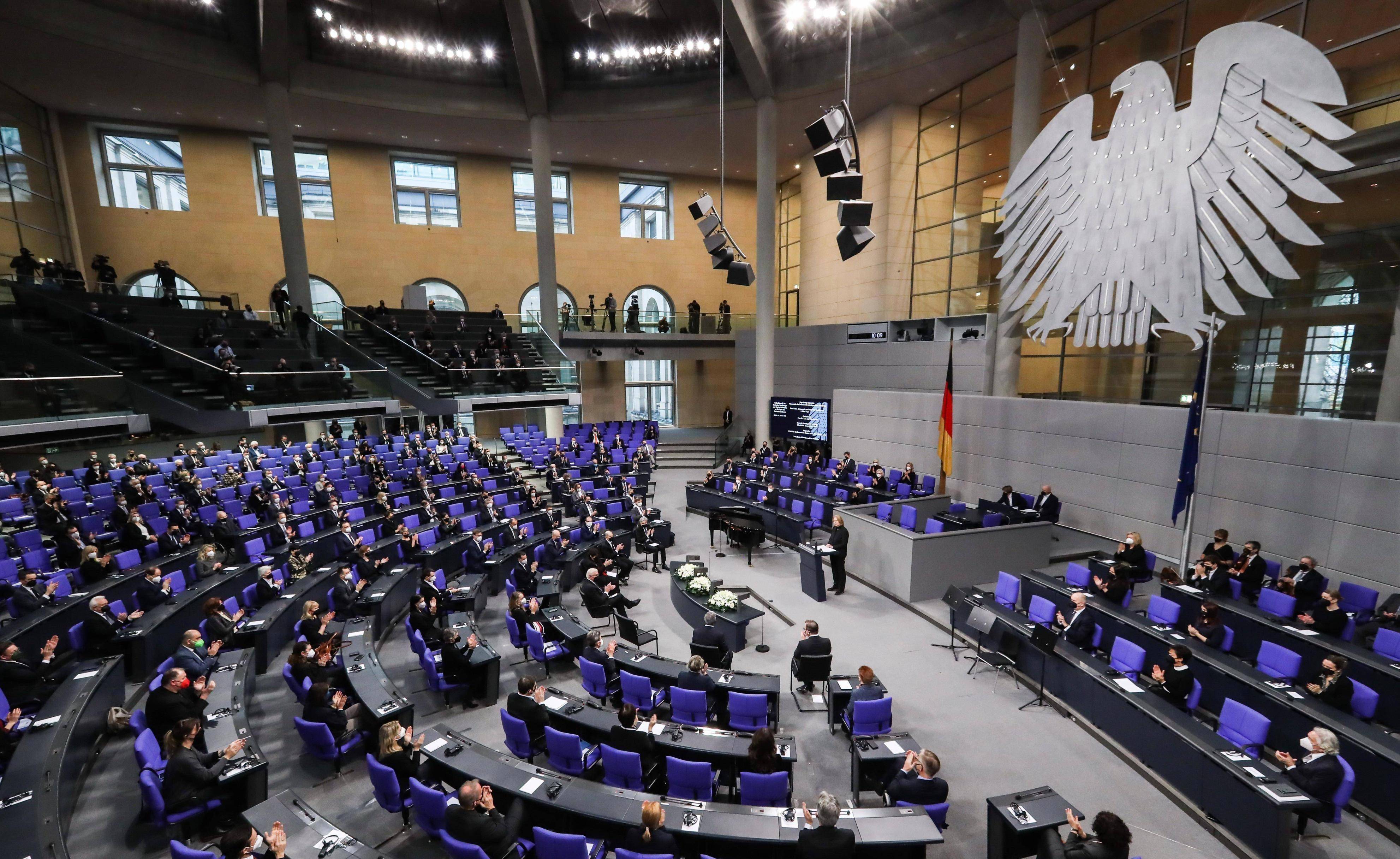 九游体育官网-关于今夜法国杯传出新动向；拜仁慕尼黑造点机会；管理层表态——话题不断；数据趋势出现新变化的信息